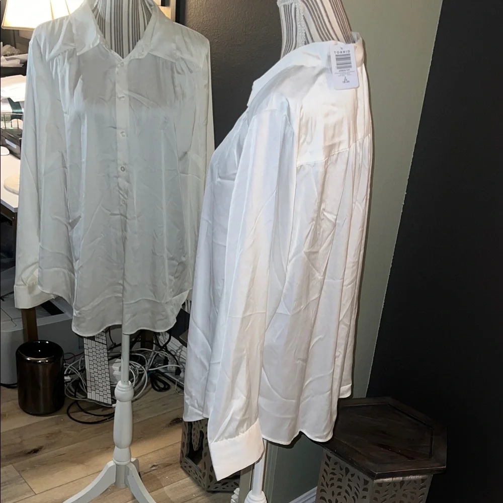 NWT. Torrid, size 2X, White Button Down Shirt - Picture 4 of 11